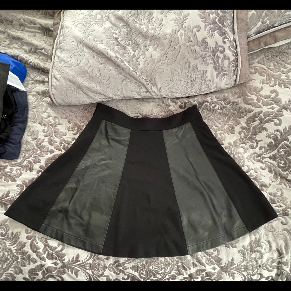 Barely Worn Stylish & Flattering Michael Kors Ski… - image 2